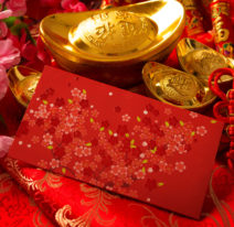 07-Hóngbāo-envelope-tradicional-entregue-com-dinheiro-dentro-nos-casamentos-e-Ano-Novo-Chines